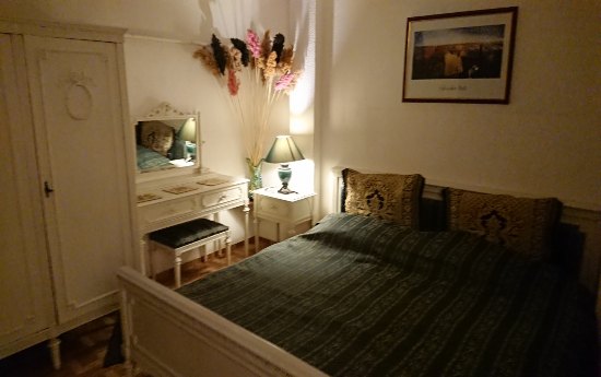 King size bed Amzei one bedroom apartment